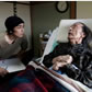 100歳を迎えて介護される大野一雄さんを訪れ、スケッチ取材をおこなった。2006年12月28日 川本聖哉撮影